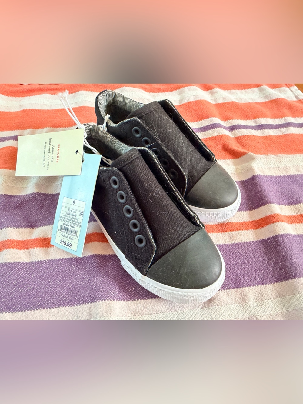Cat & Jack black On Canvas Sneakers with White Sole NWT size 9T